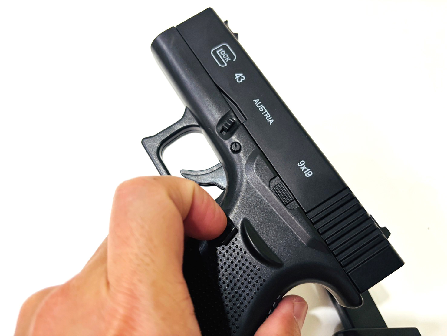 ปืนอัดลมสั้น รุ่น Glock43 ระบบชักยิงทีละนัด