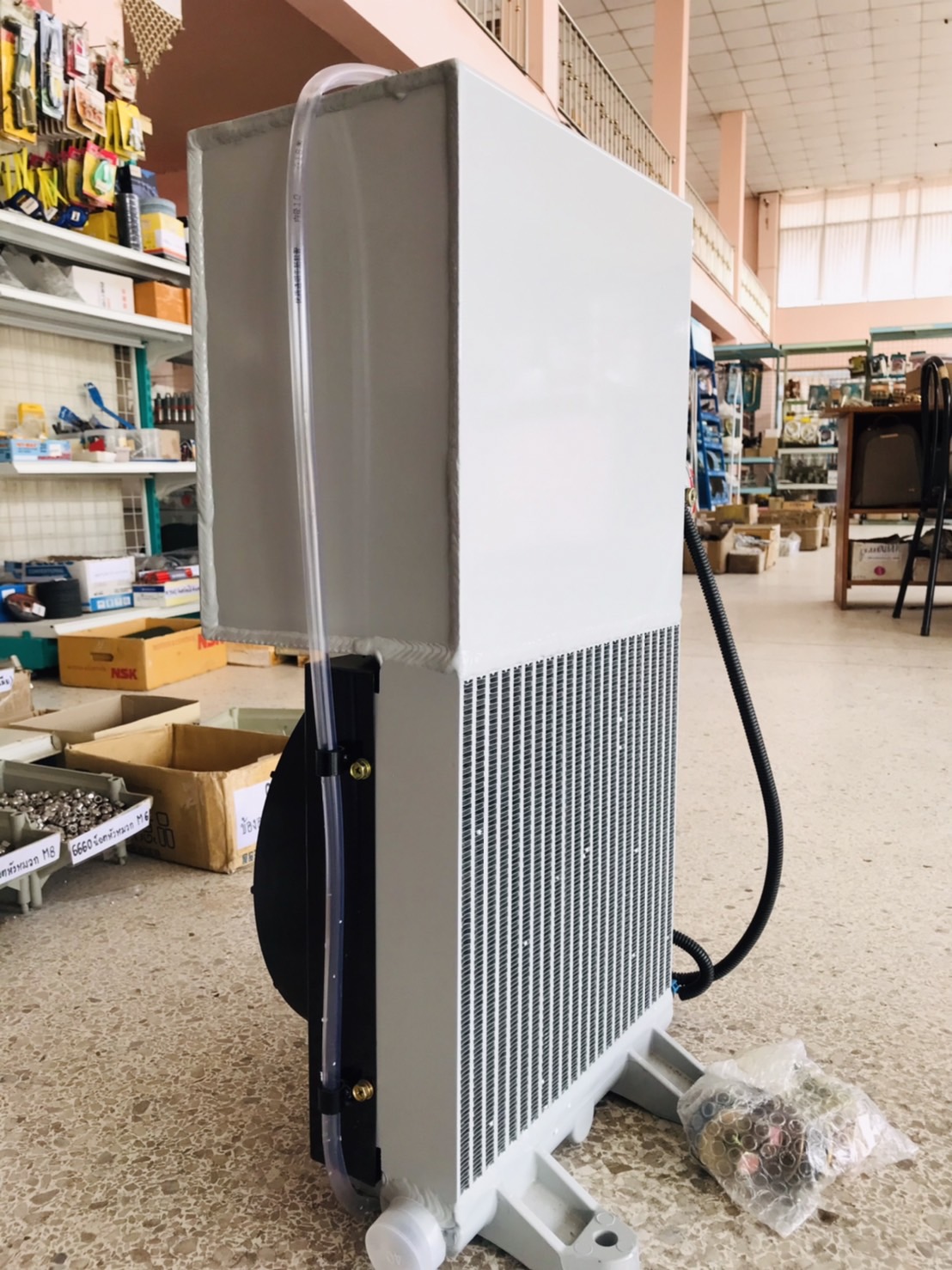 ถังไฮดรอลิกขนาด 18 ลิตร พร้อมพัดลมคูลเลอร์ 24V (Oil Cooler Tank with 24V Fan – Model) สำหรับรถบรรทุกโม่ปูน#523867