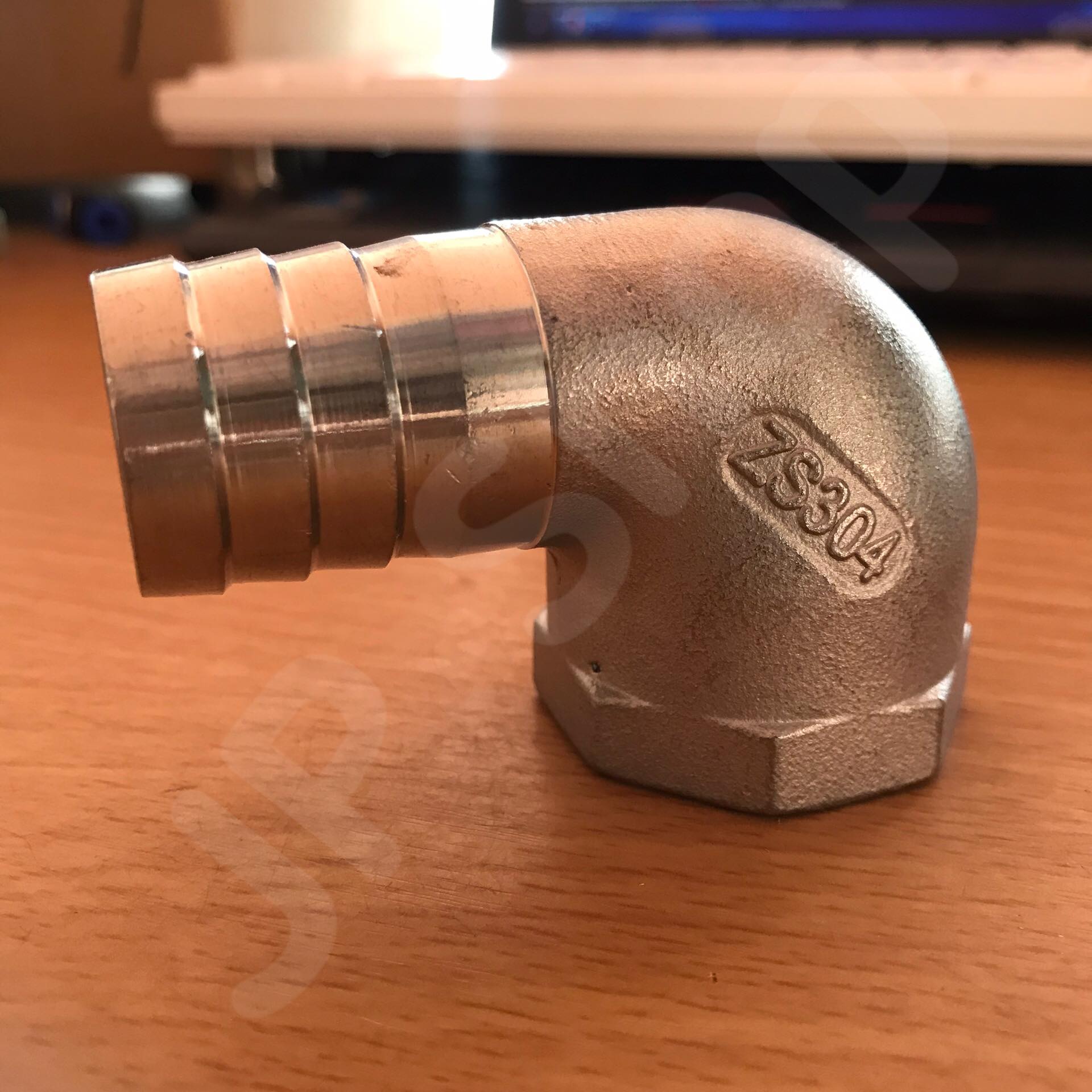 ข้องอเกลียวใน สแตนเลส 304 ขนาด 1 นิ้ว หางไหล 25 mm. ราคาต่อ1 ชิ้น #105210