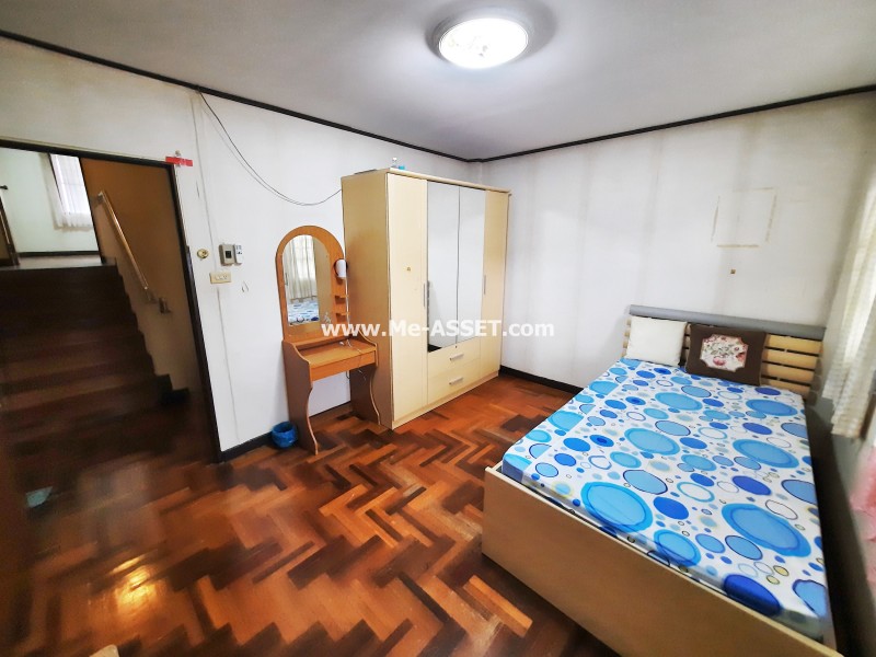 ขายทาวน์โฮม 3 ชั้น 18 ตรว ม.พรบดินทร ถ.นวมินทร์ 157 เขตบึงกุ่ม กรุงเทพฯ / การเดินทางสะดวกสามารถเข้า-ออกได้หลายเส้นทาง อาทิ ซอยนวลจันทร์ 36, 56, 157