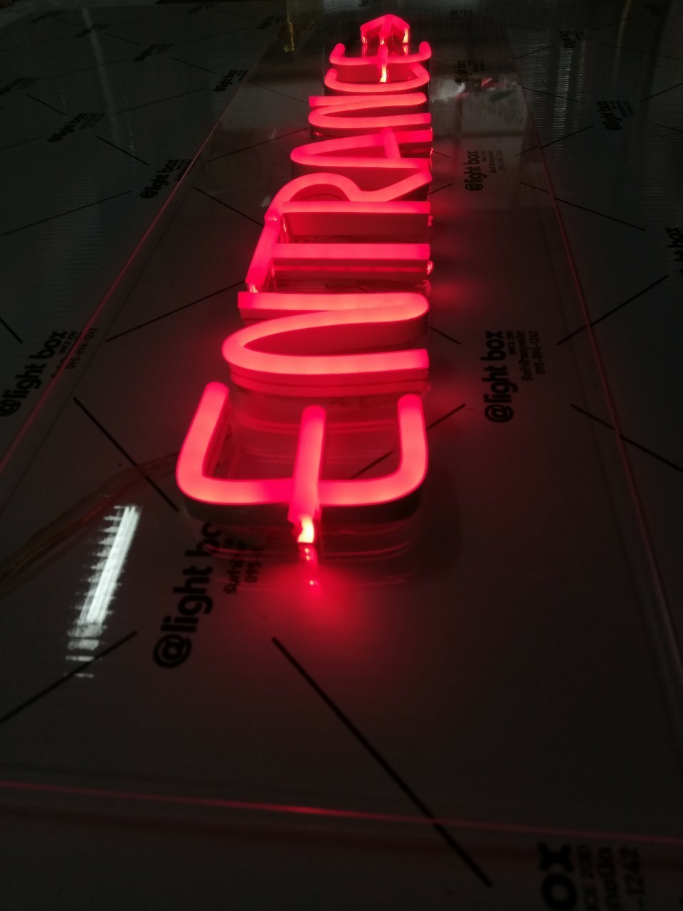 งานป้ายไฟนีออนดัดLED - ENTRANCE อะคริลิคใสรองหลัง