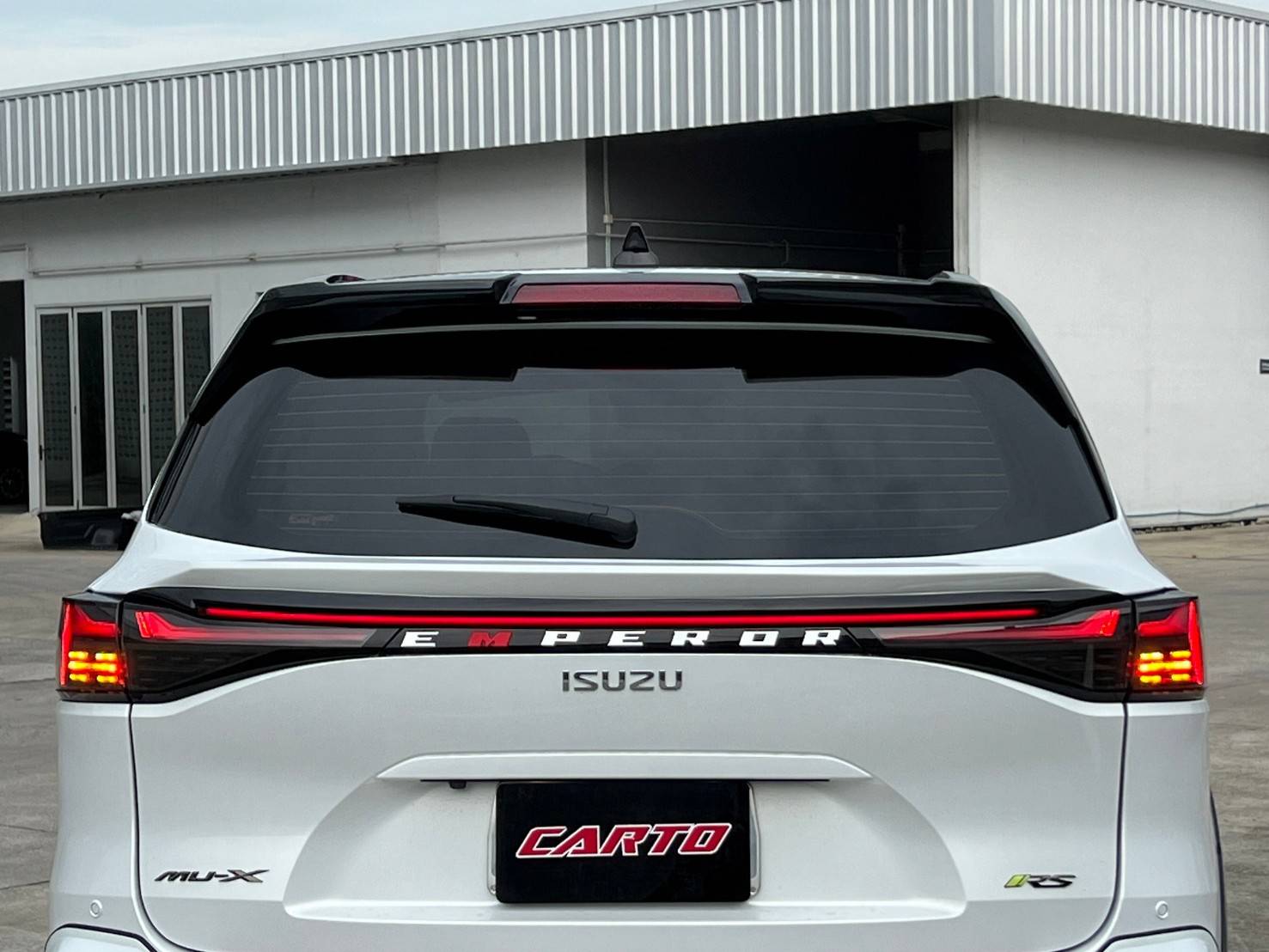 ชุดแต่ง ชุดสเกิร์ต Isuzu MU-X 2025 รุ่น EMPEROR M1 เฉพาะ RS