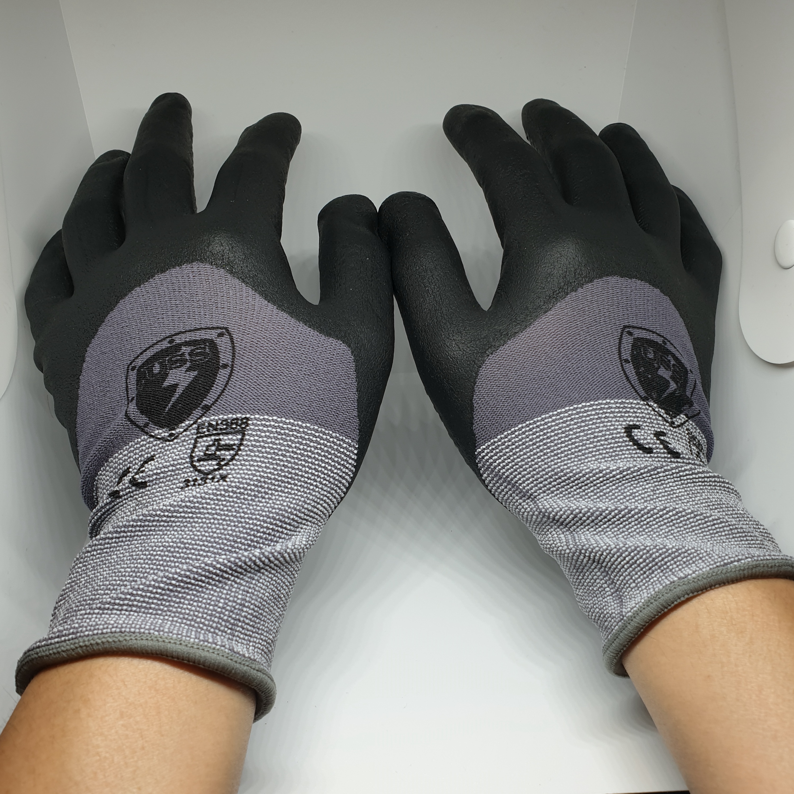 15G nylon spandex lining - 3/4 nitrile foam dotted palm