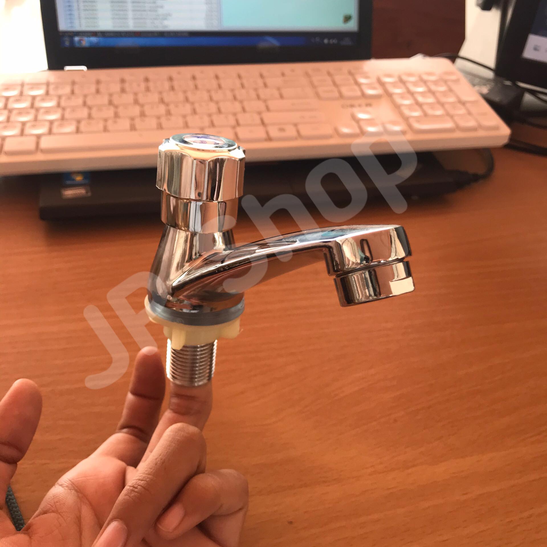 ก๊อกน้ำอ่างล้างหน้าสแตนเลส 04 ขนาด 4 หุน ก๊อกน้ำ ก๊อกอ่างล้างหน้า สแตนเลส #04180