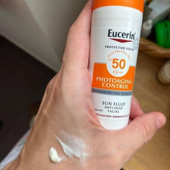 Eucerin PhotoAging Control Sun Fluid SPF 50+ 50ml. ครีมกันแดดช่วยลดเลือนริ้วรอย