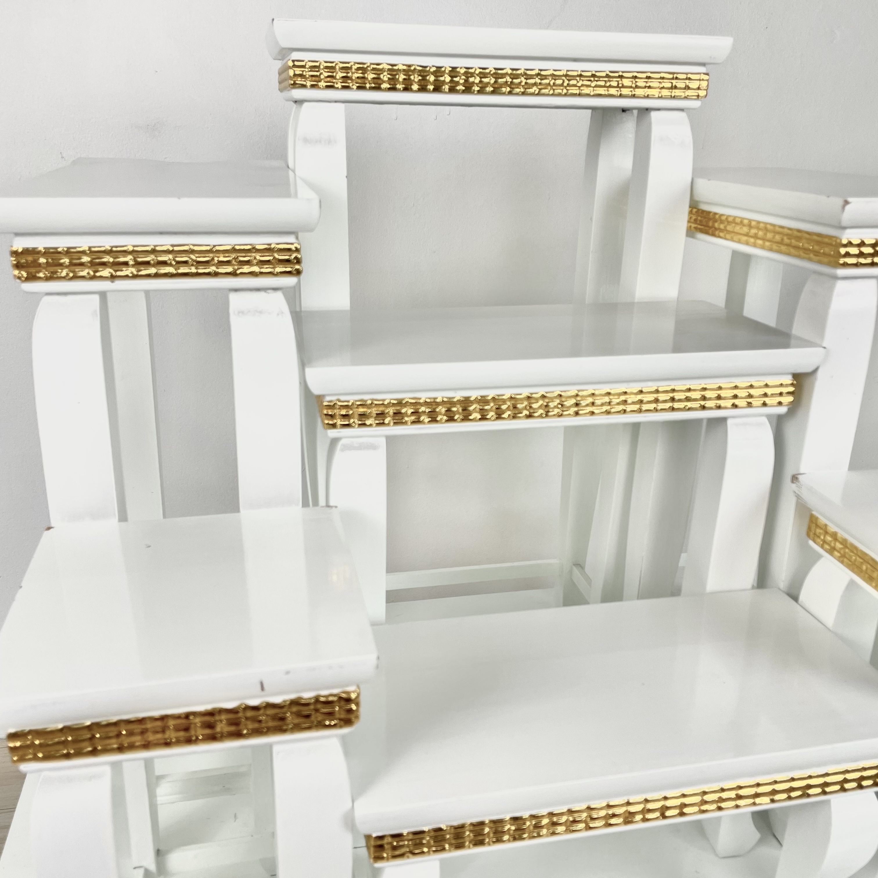 โต๊ะหมู่ 7 หน้า 6 พิกุลขาว ขาหลุยส์