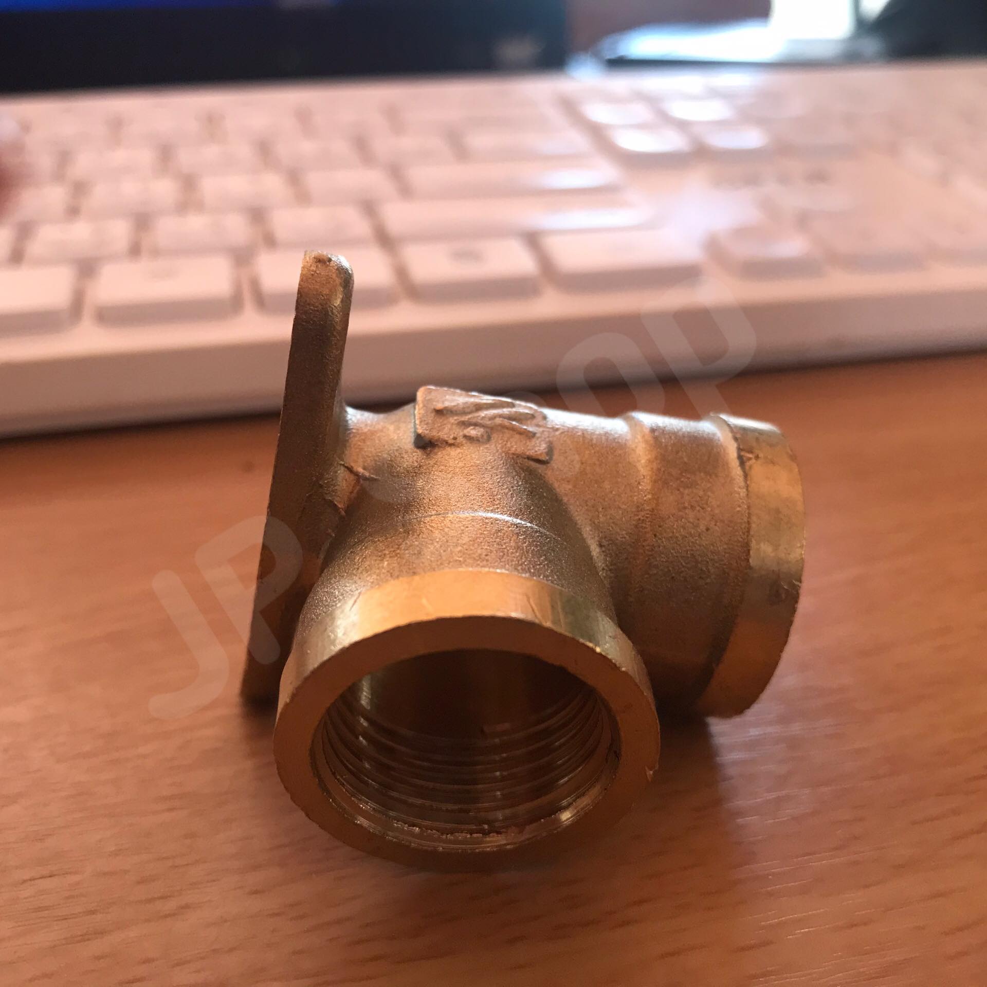 ข้องอทองเหลืองเกลียวนใน ขนาด 4 หุน มีฐานยึด #0754