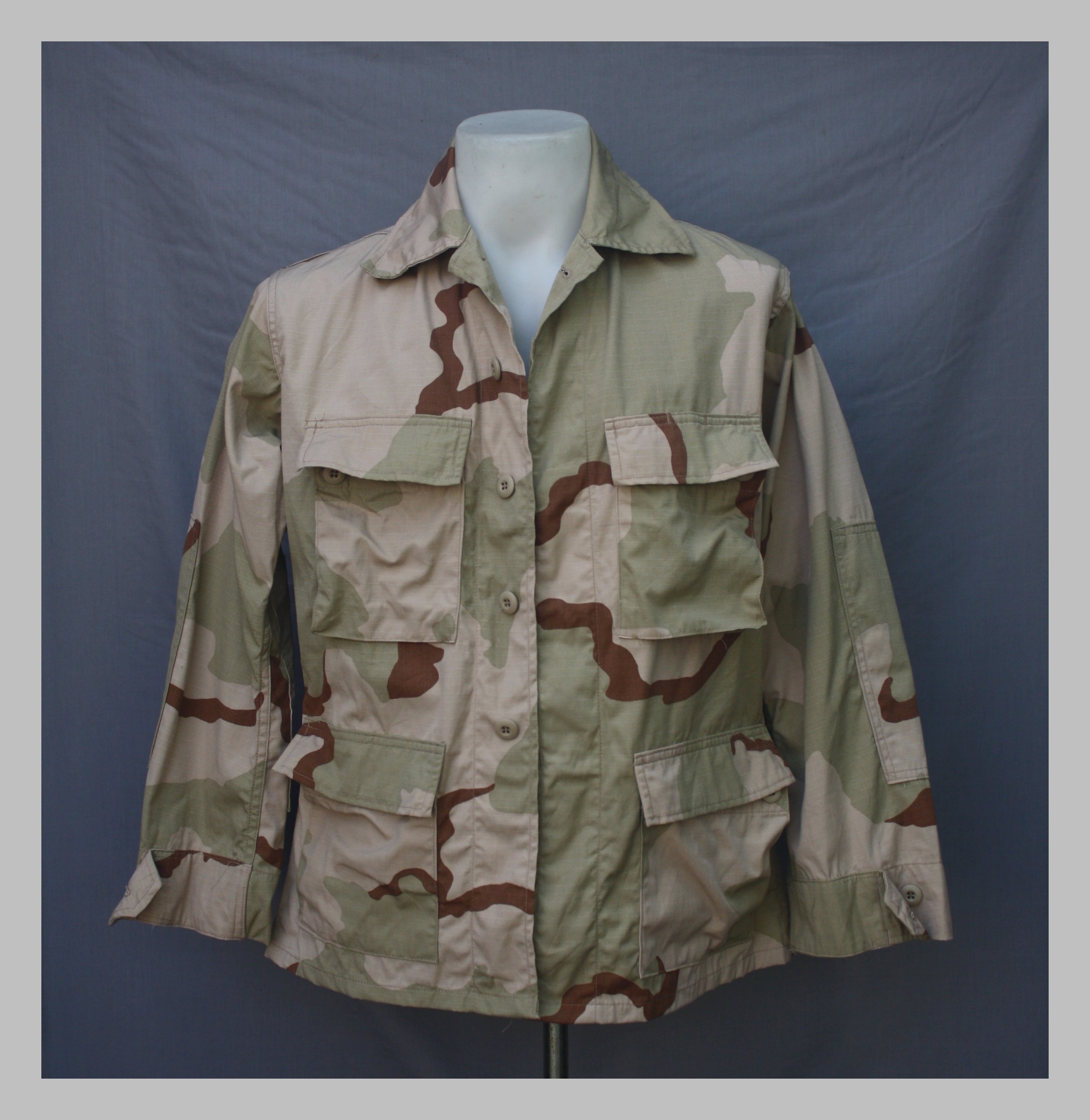 ขายแล้ว เสื้อทหารสหรัฐ ลายพรางสามสี Small Short