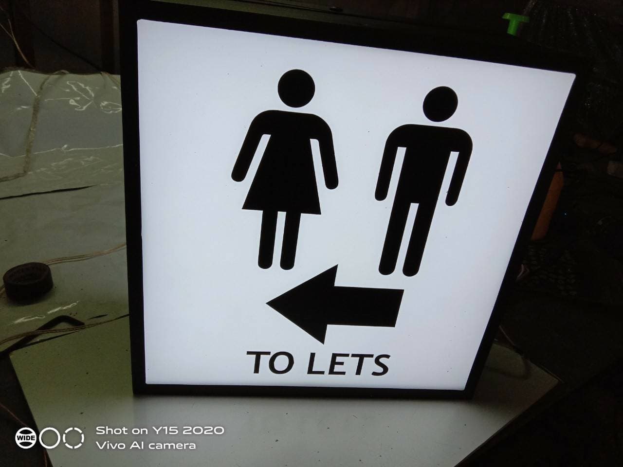 งานป้ายกล่องไฟ ➡️ TOILETS งานป้ายกล่องไฟ ➡️ TOILETS