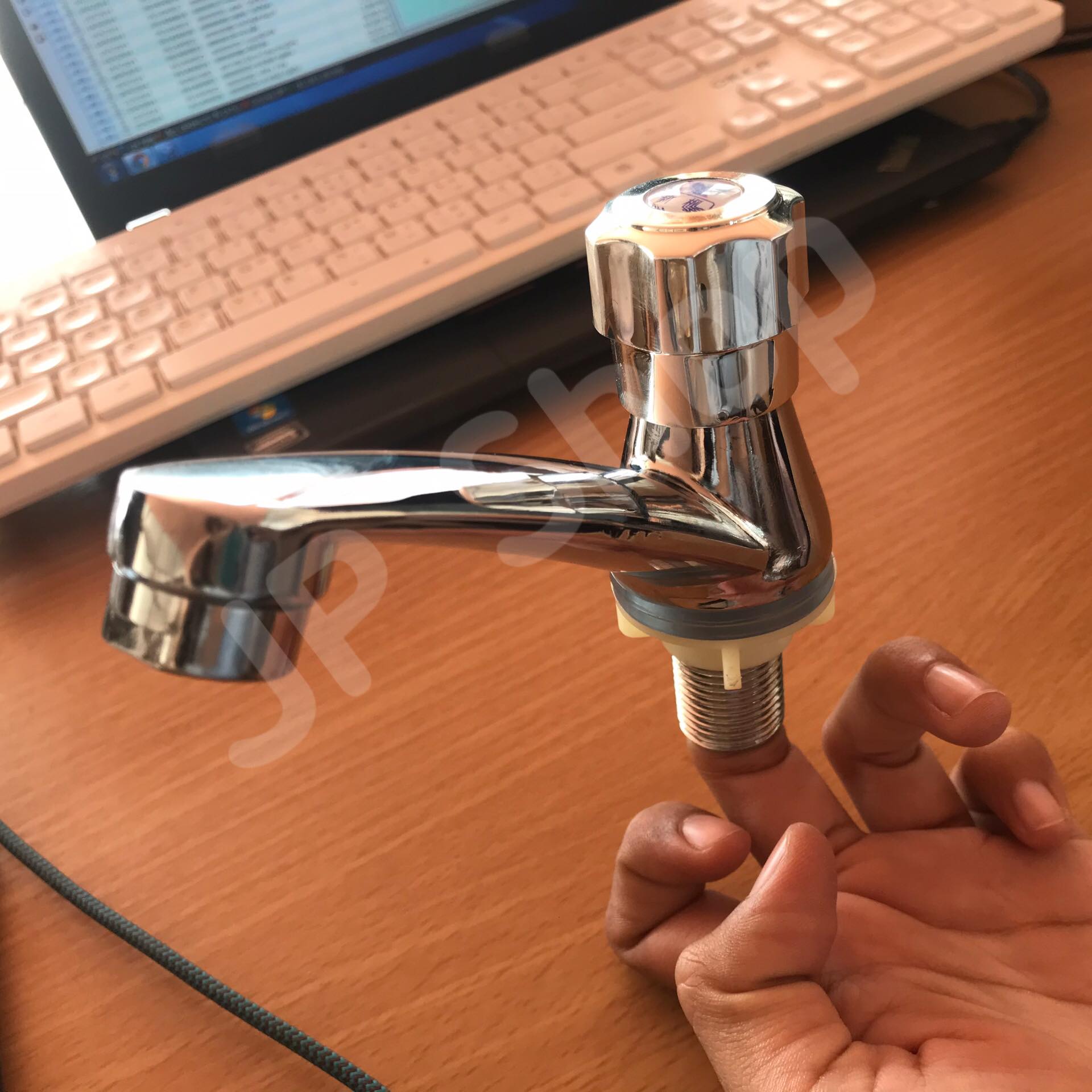 ก๊อกน้ำอ่างล้างหน้าสแตนเลส 04 ขนาด 4 หุน ก๊อกน้ำ ก๊อกอ่างล้างหน้า สแตนเลส #04180