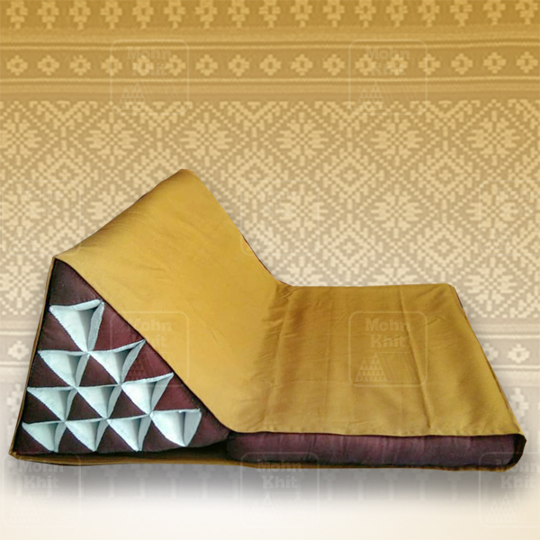 หมอนสามเหลี่ยม 2สีเพิ่มปอก 15 ช่องติดเบาะ 1 พับ 57cmx76cmx36 cm Triangle Khit Thai Floor Cushions Traditional handmade 15 holes with 1 part of mattress.