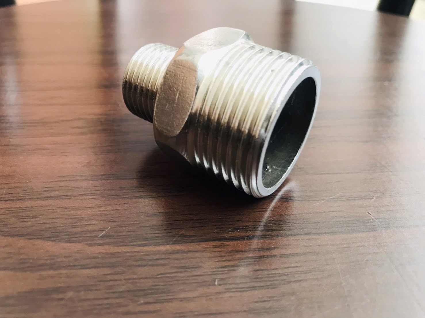 ข้อต่อตรงนิปเปิ้ลสแตนเลส 1 นิ้วลด 4 หุน เกลียวนอก (รหัส #0145)