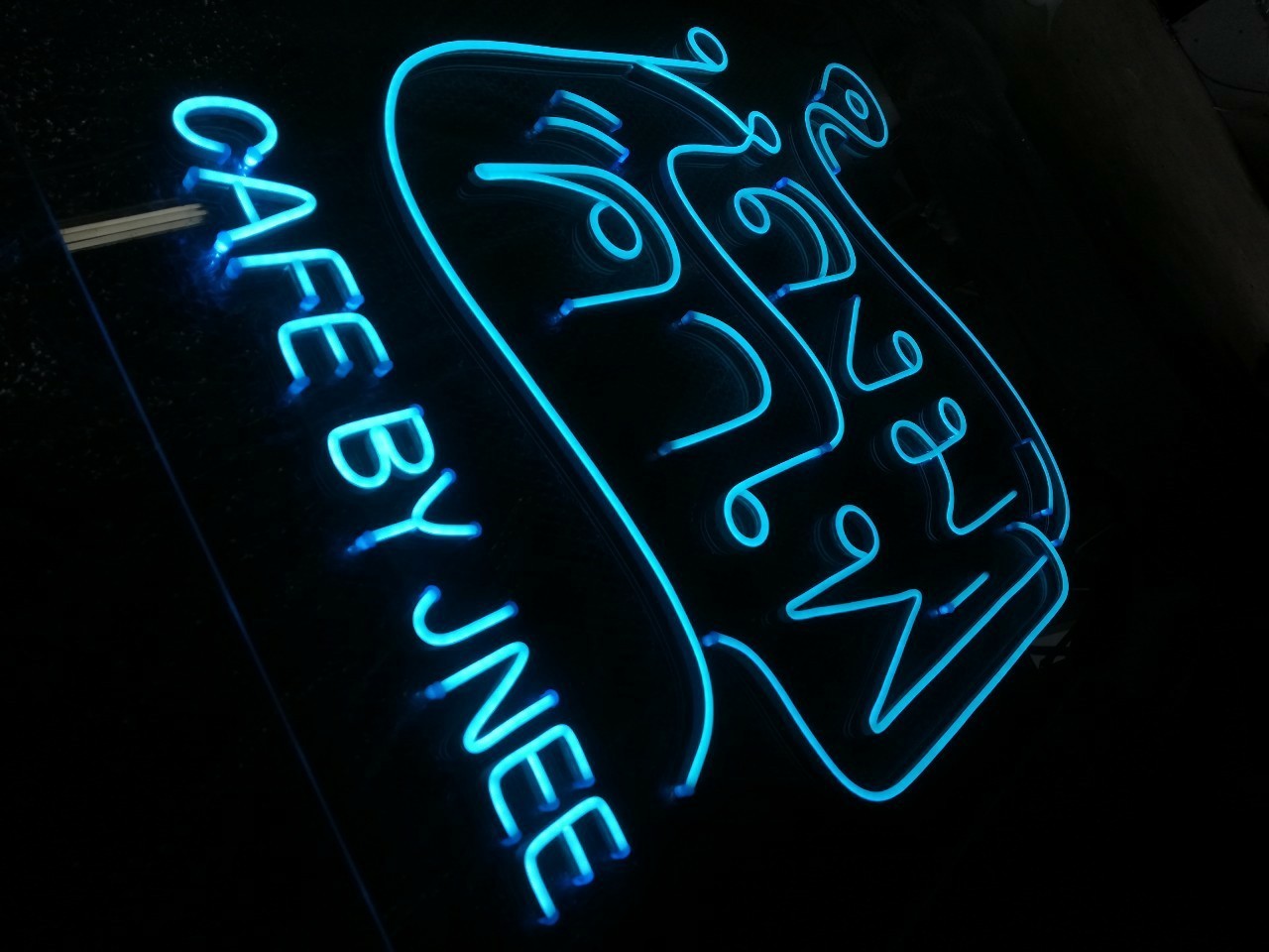 ป้ายไฟนีออน LED อะคริลิคใสรองหลัง