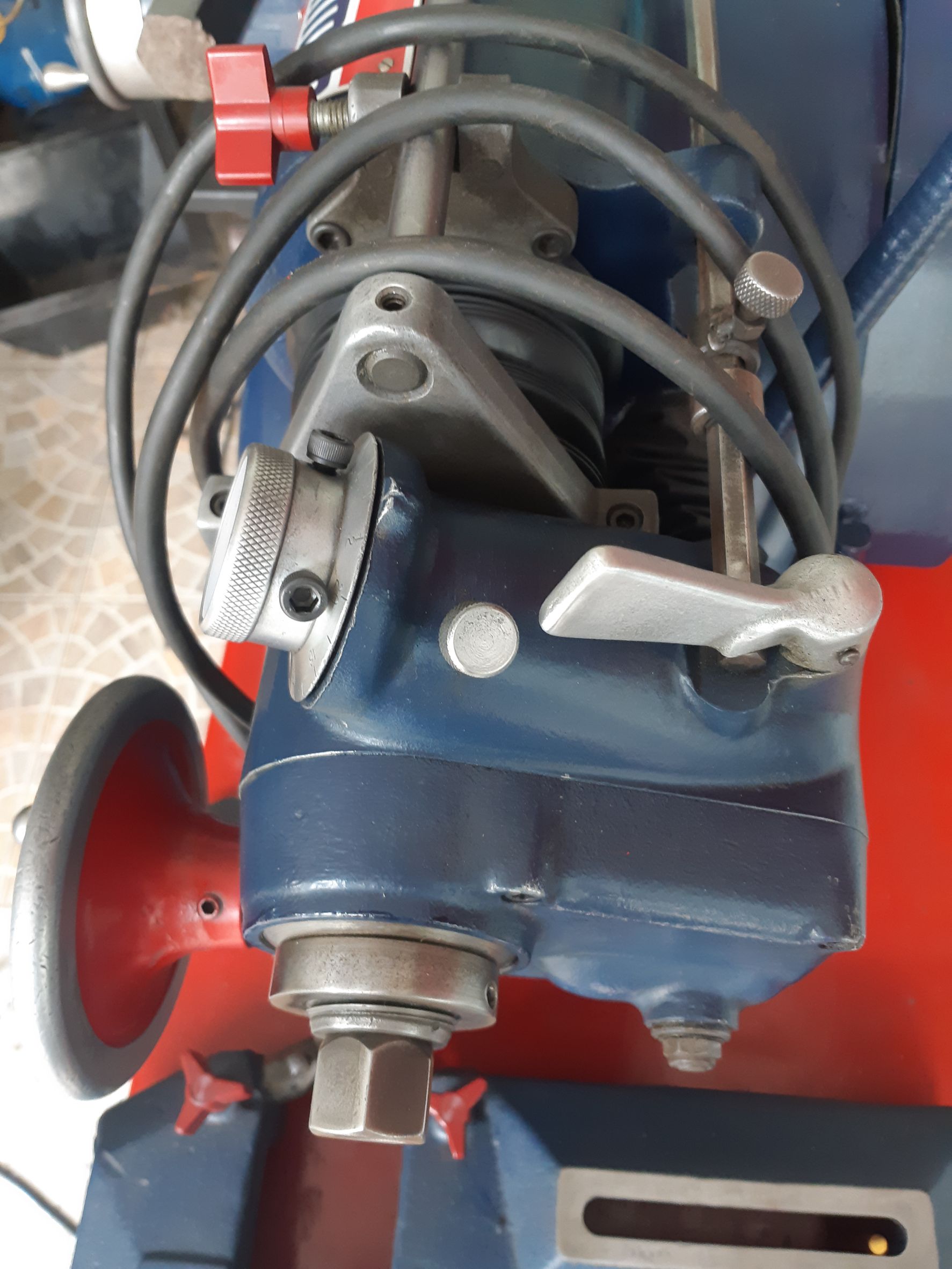 เครื่องเจียรจานเบรค Ammco