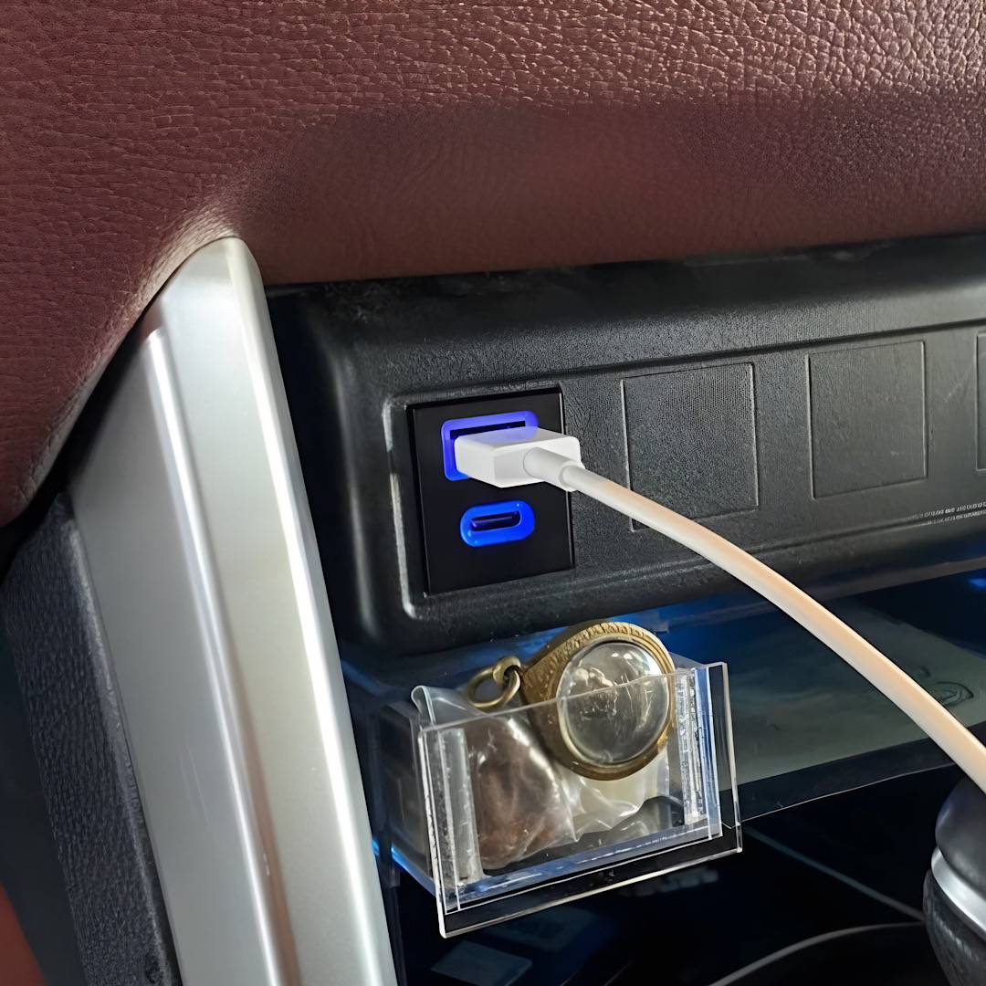 ช่องชาร์จ USB 3.0 + Type C ในรถ Corolla Cross ปลั๊กตรงรุ่น รับประกัน 1 ปี