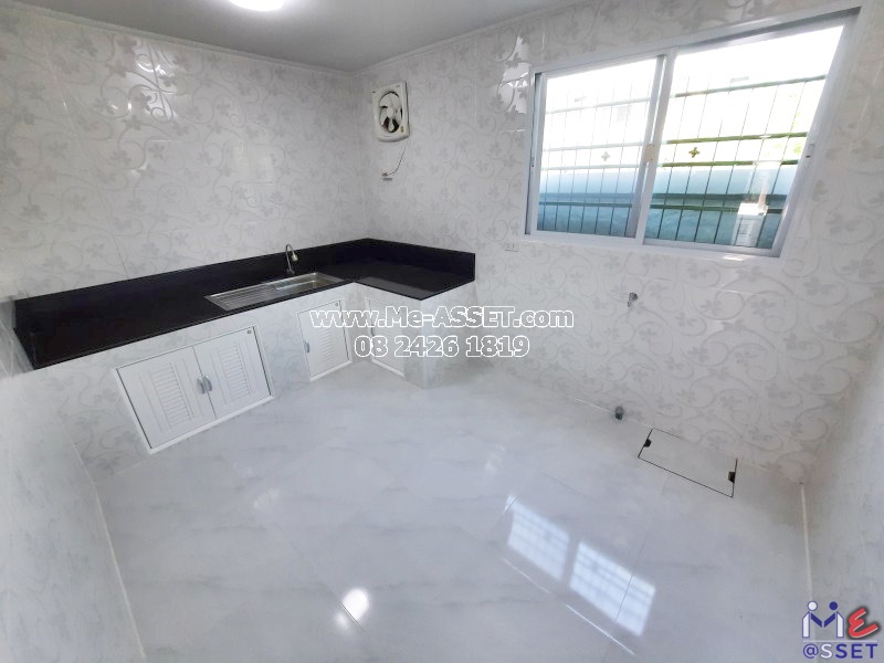 ขายทาวน์เฮ้าส์ รีโนเวทใหม่ ย่าน คูคต ลำลูกกา คลอง2 ปทุมธานี : บุศรินทร์ 2 : 2 ชั้น 21.2 ตารางวา