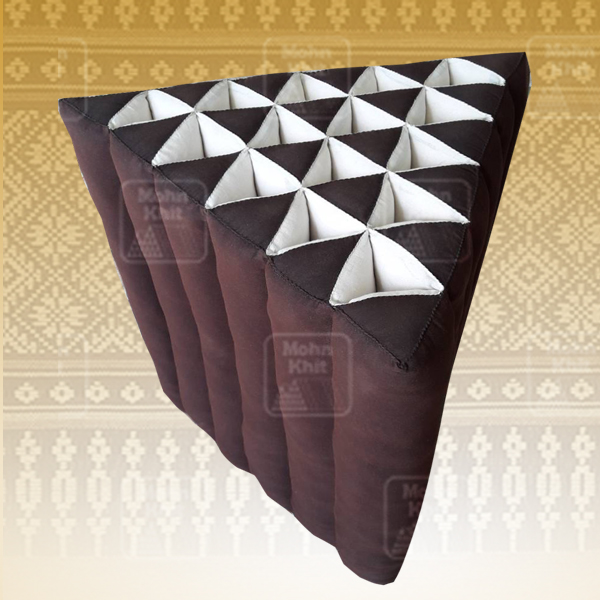 หมอนสามเหลี่ยม 21ช่องใหญ่ผ้าสีกรักพร้อมปลอกคลุม 60cmx80cmx50 cm // Big Triangle Khit Thai Floor Cushions Traditional handmade 21 holes.