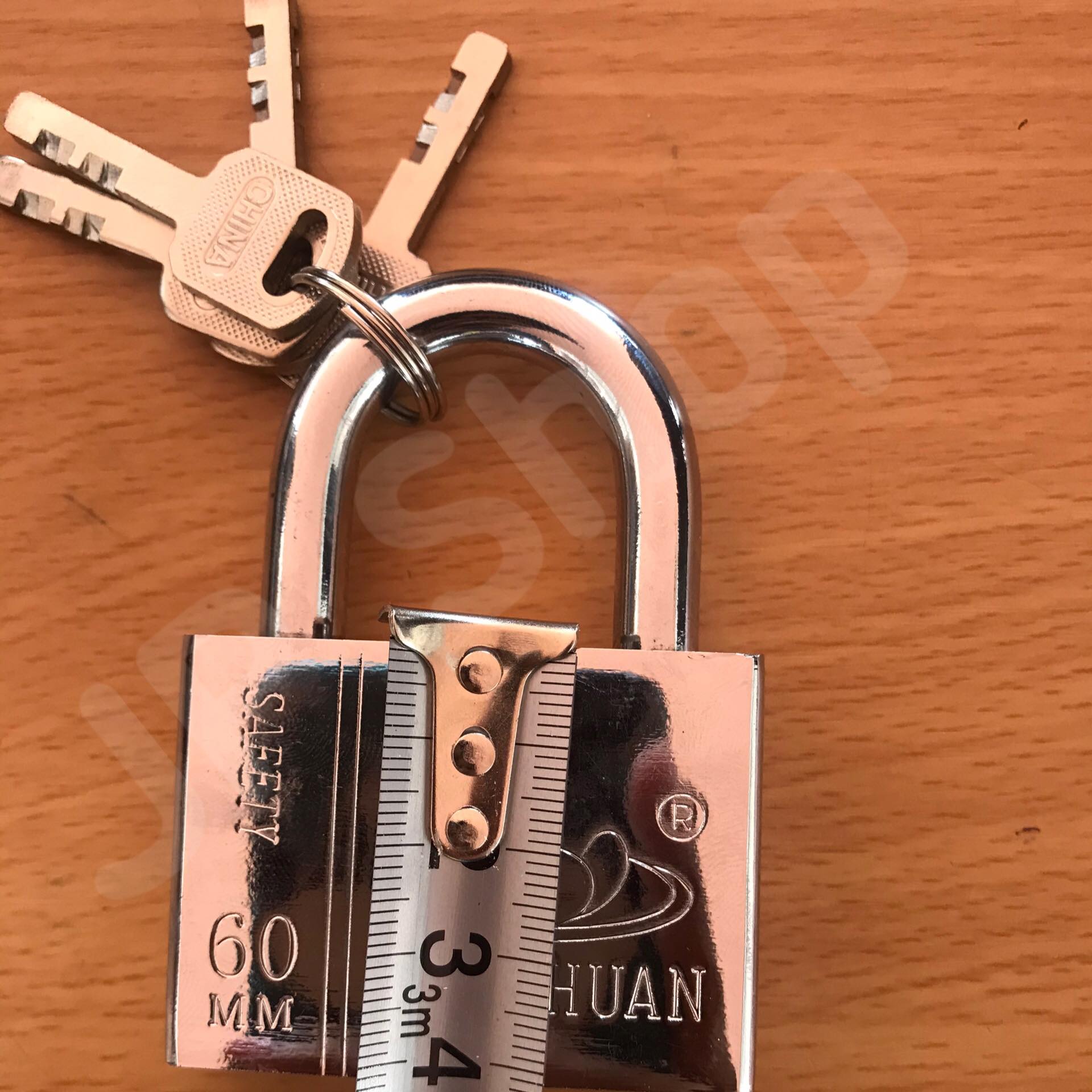 กุญแจล็อคบ้าน ล็อคครัว ล็อคอเนประสงค์ 60 มม. ล็อคแน่นหนา คงทน ราคาถูก สนใจสั่งซื้อได้เลย ห่วงสั้น #907