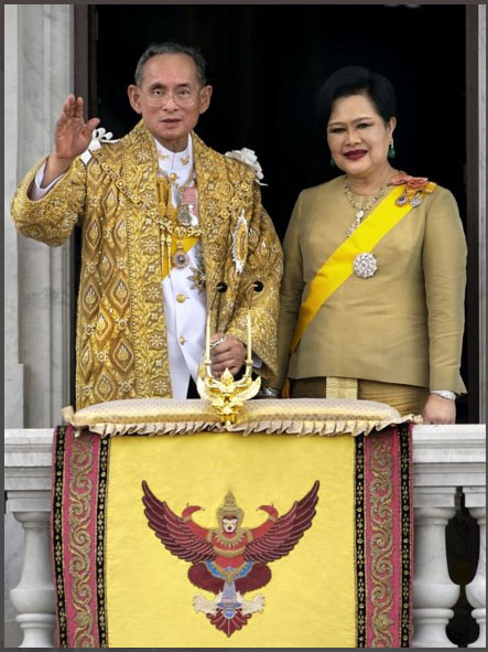 รูปในหลวงและพระราชินีในวโรกาสทรงครองสิริราชสมบัติครบ 60ปี