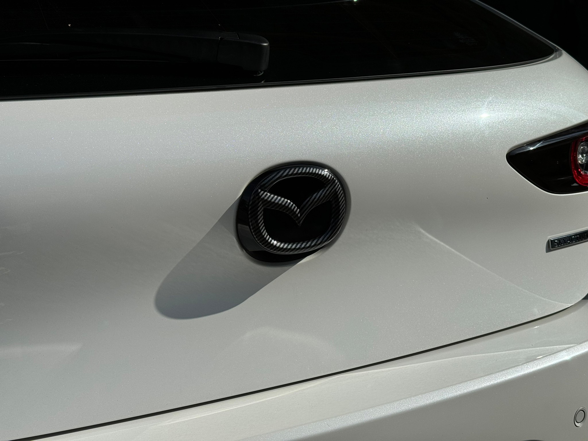 LOGO ฝาท้าย Carbon Mazda 3