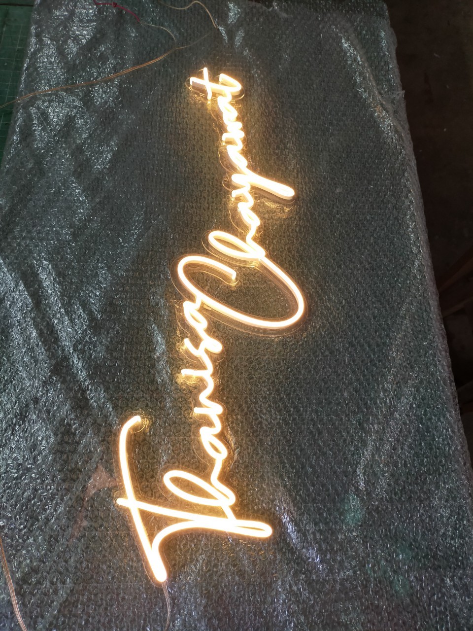 ไฟนีออน เฟค