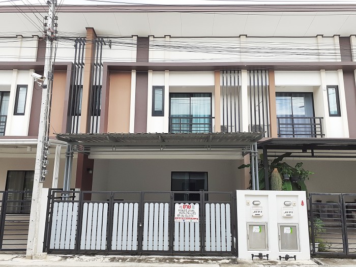 ขายทาวน์เฮ้าส์ ม.บ้านฟ้ากรีนเนอรี่ ปิ่นเกล้า สาย 5 ถ.บรมราชชนนี ต.บางเตย อ.สามพราน นครปฐม ใกล้เซ็นทรัลศาลายา / พื้นที่ 2 ชั้น 20 ตารางวา