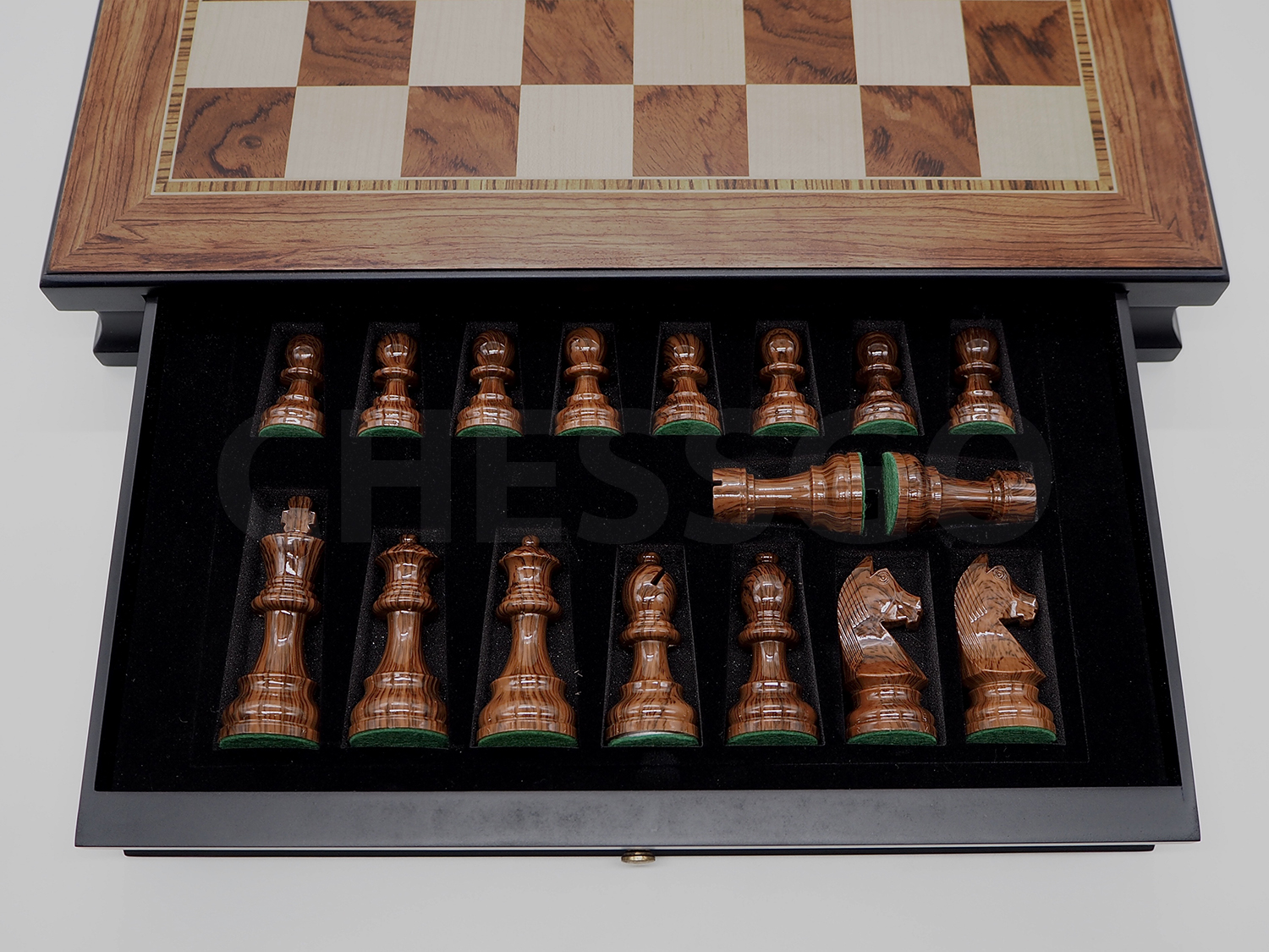 ชุดหมากรุกสากลไม้ German Knight Staunton Wooden Chess Set 4