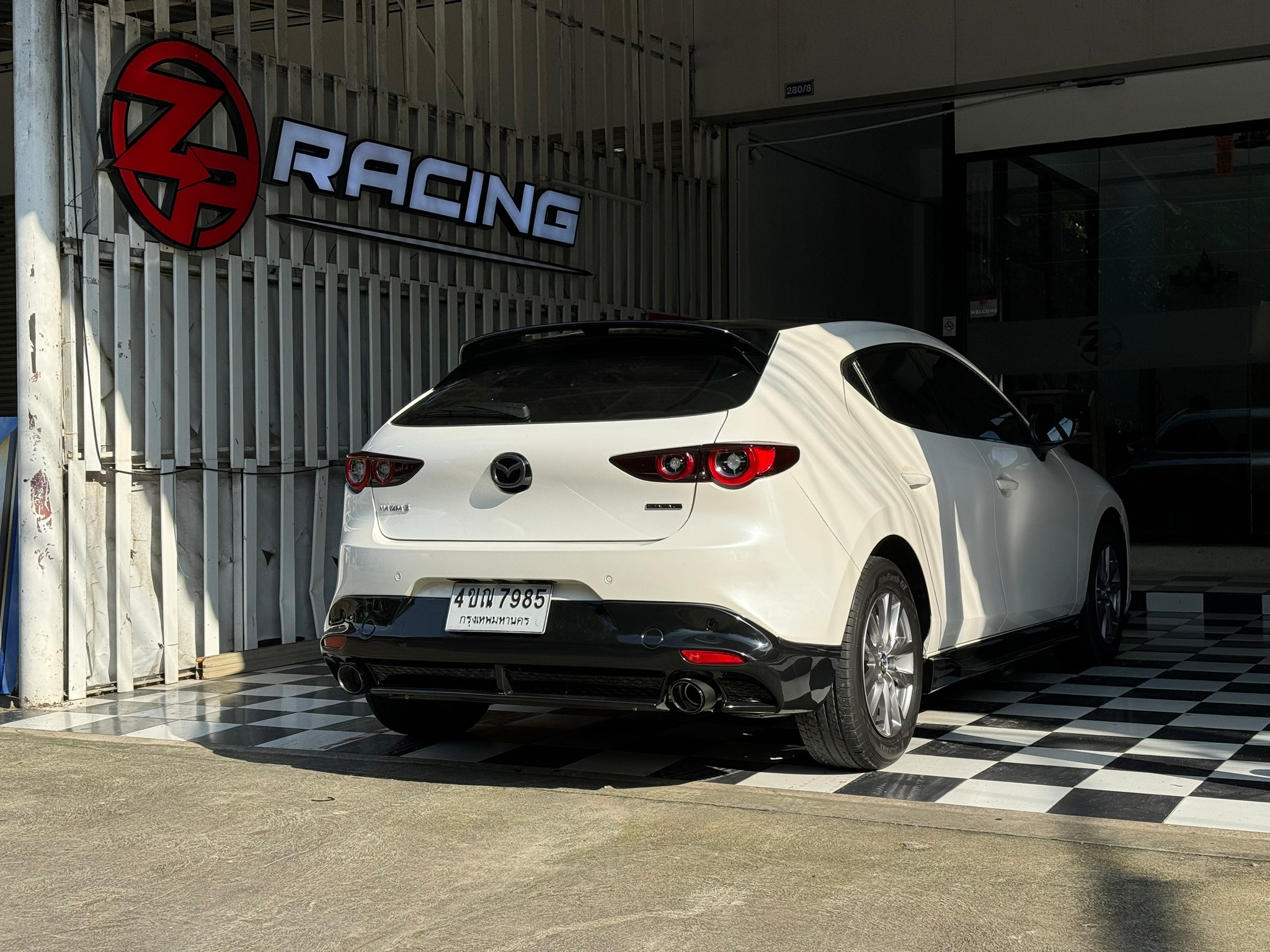 LOGO ฝาท้าย Carbon Mazda 3