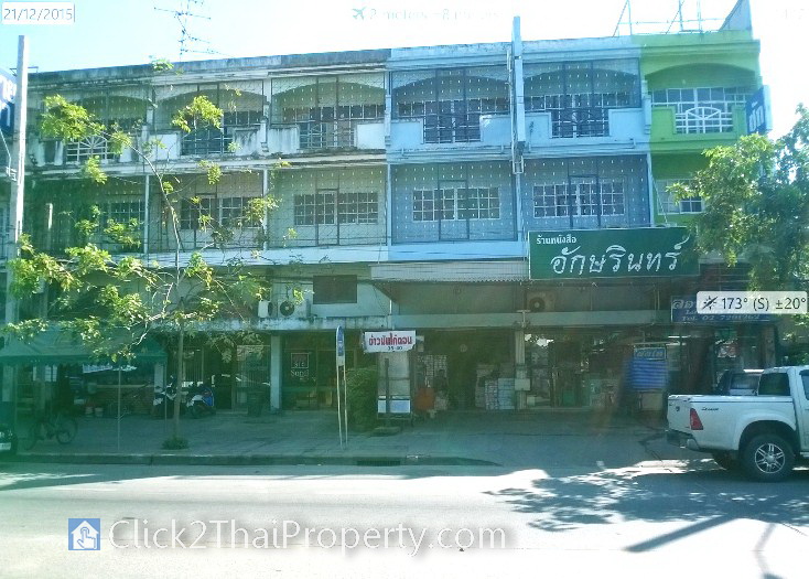 ให้เช่า ตึกแถว-อาคารพาณิชย์ 3 ชั้น 2 คูหาติดกัน ริมถนนราษฎร์พัฒนา (ซ.มิสทีน อยู่ตรงกลางระหว่างซ.รามคำแหง 158 และ 160)