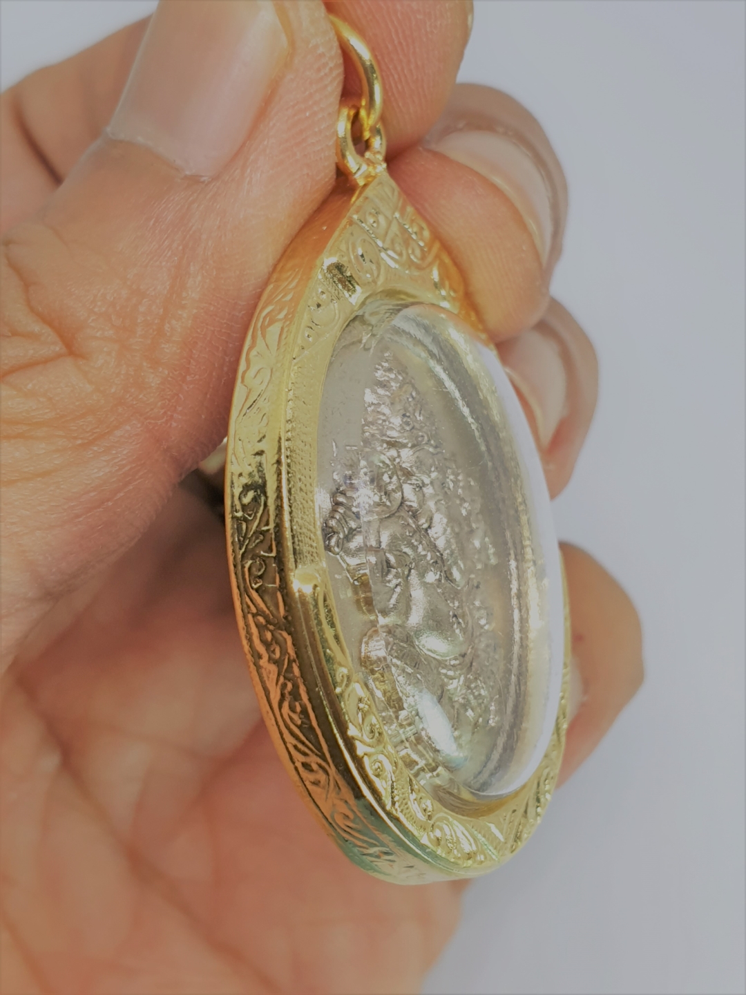 จี้ พระพิฆเนศวร์ ปางนั่งประทานพรหลังสัญลักษณ์โอมเนื้อเงินอัลปาก้าสูง4ซม.กว้าง3ซม.หนา0.5ซม. กรอบทองไมครอน