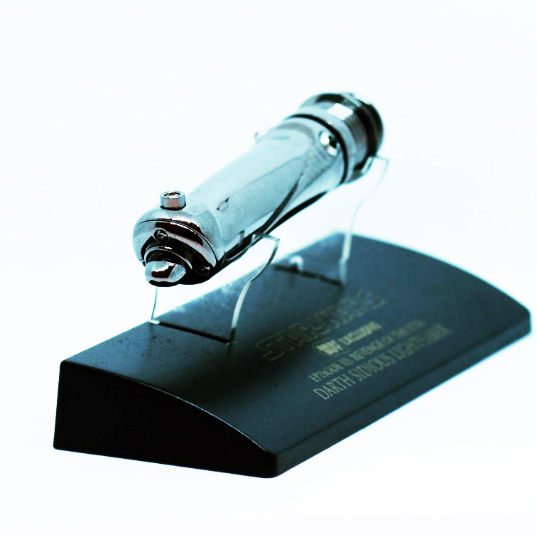 Darth Sidious Exclusive Lightsaber Episode lll (2005) - Star Wars Licensed Collectible
