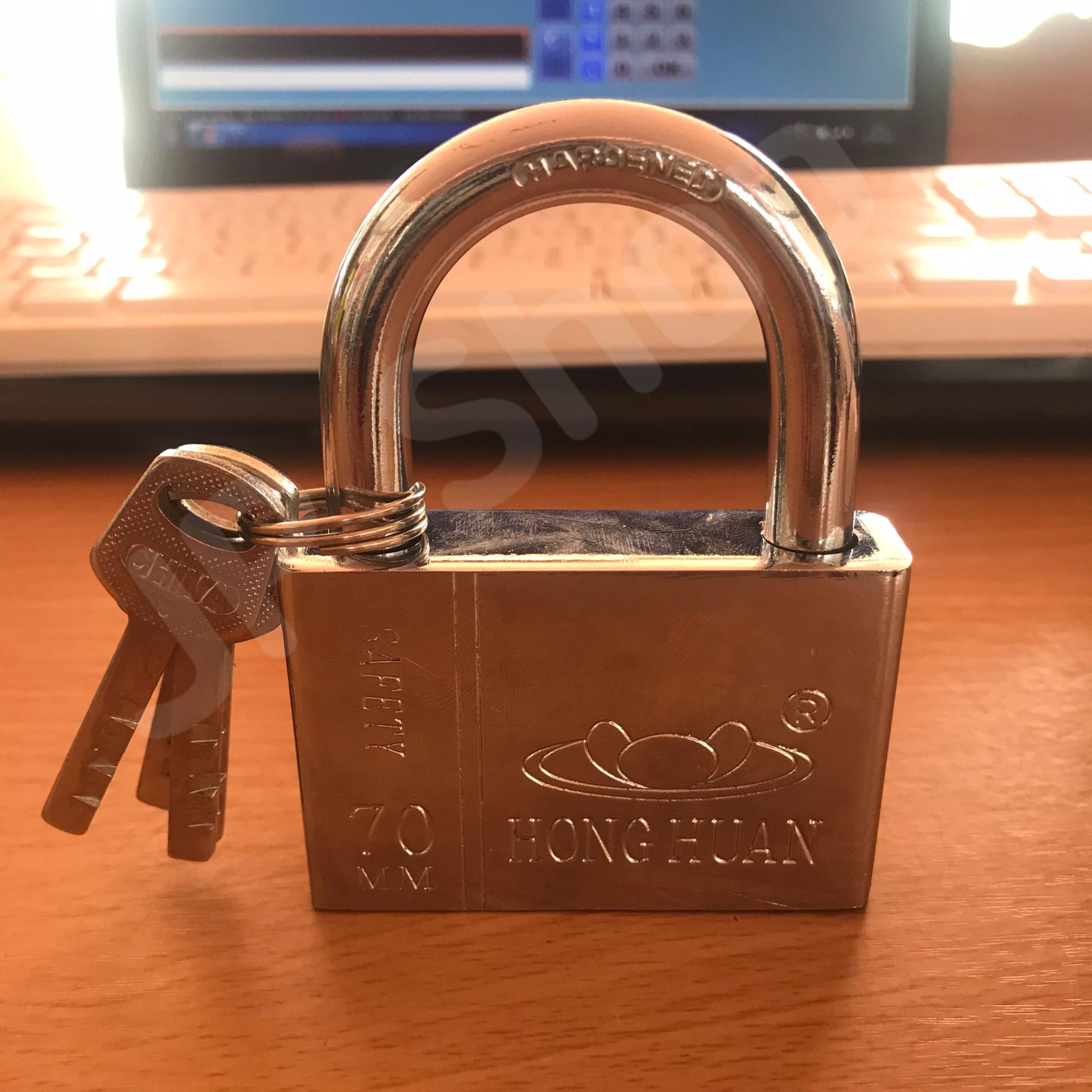 กุญแจล็อคบ้าน ล็อคครัว ล็อคอเนประสงค์ 70 มม. ล็อคแน่นหนา คงทน ราคาถูก สนใจสั่งซื้อได้เลย ห่วงสั้น #906