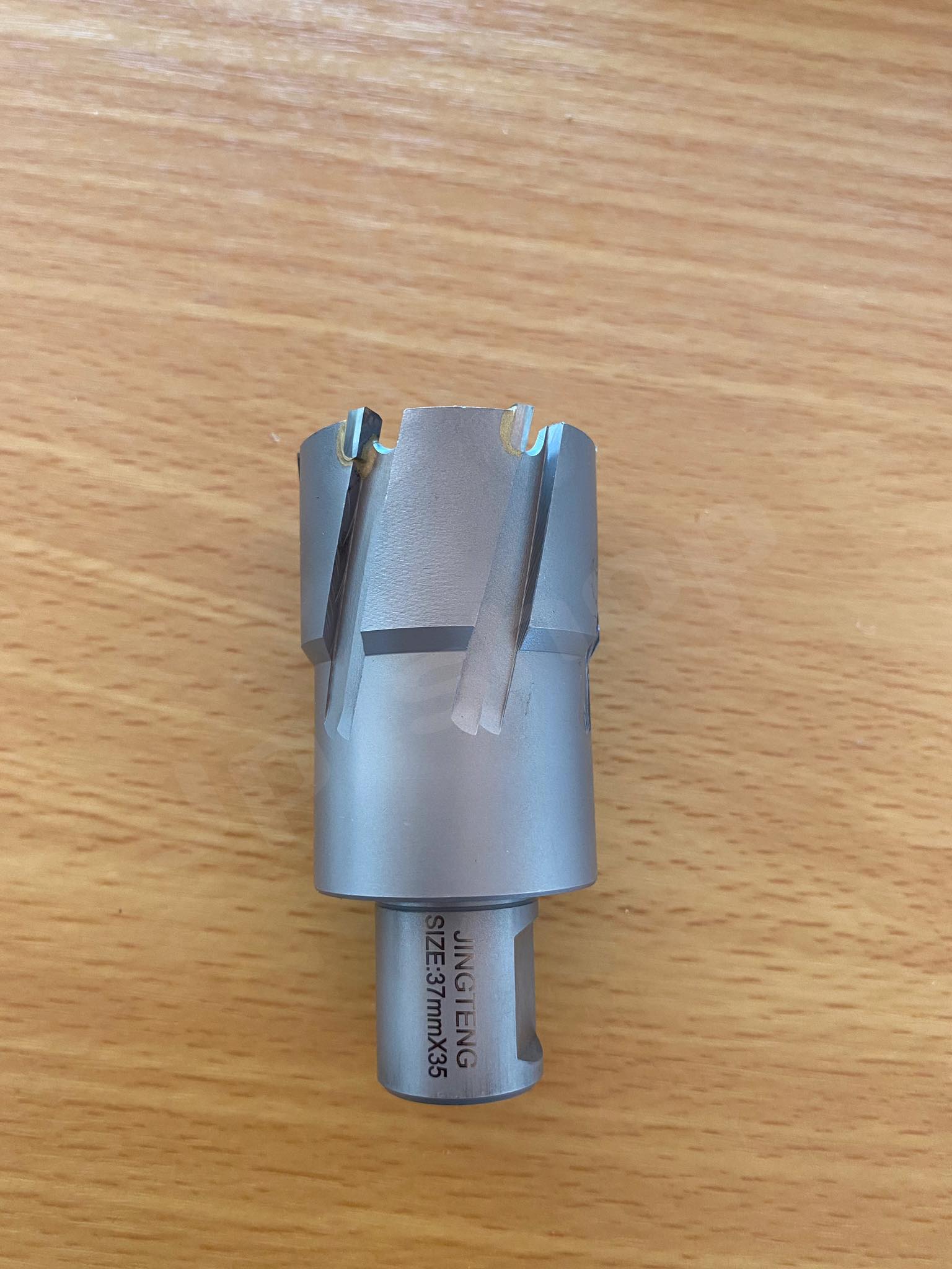 ดอกสว่านเจ็ทบอส แบบโฮลซอว์คาร์ไบ สำหรับเจาะเหล็กหนา ด้วยสว่านแม่เหล็กไฟฟ้า ขนาด37*35มม. #37735