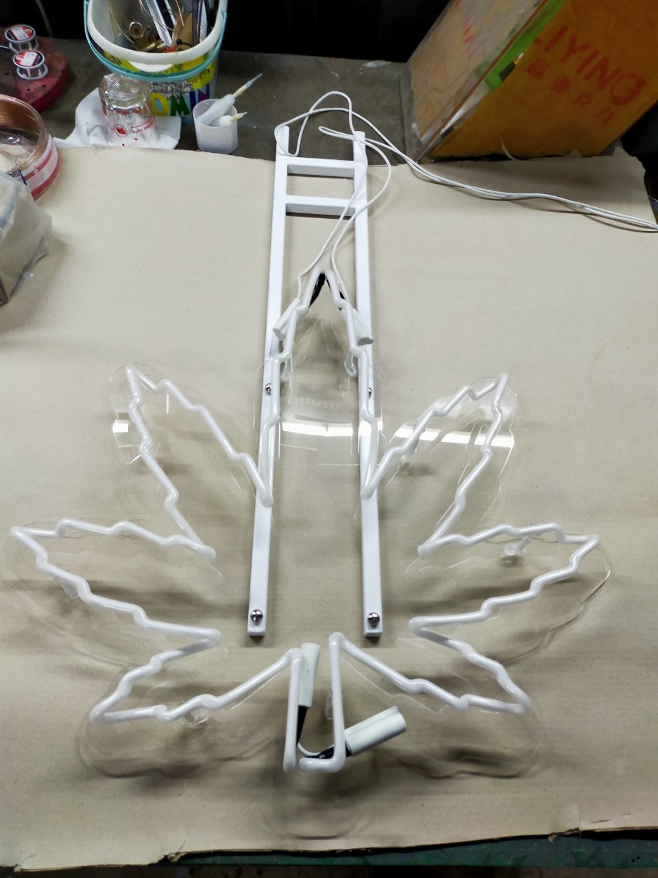 ไฟนีออน เฟค