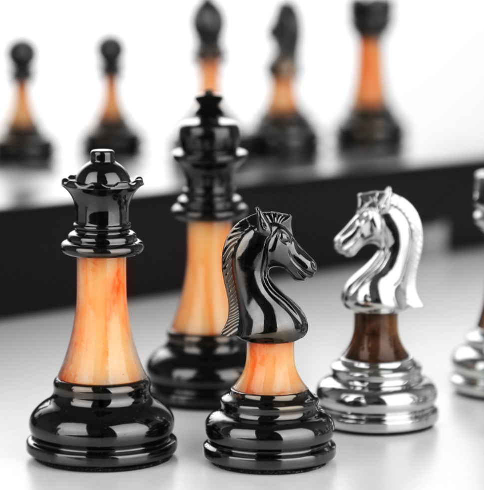 ชุดหมากรุกสากลไม้พับ (ตัวAcrylic & Metal) Wooden Chess Set