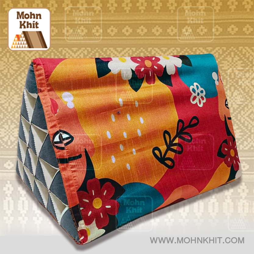 หมอนสามเหลี่ยม15ช่องผ้าไหมอินเดีย 52cmx36cmx32cm// Thai Silk Tri-angle Cotton kapok 100%Traditional Floor Cushions.