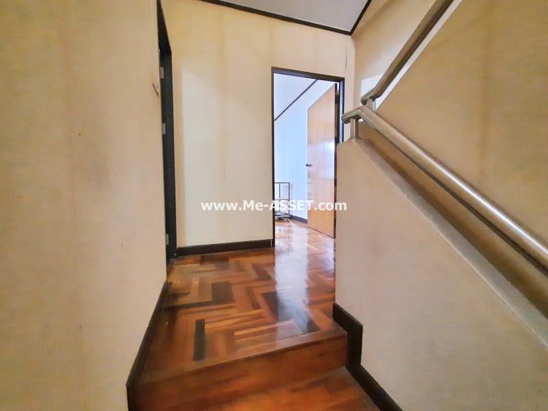 ขายทาวน์โฮม 3 ชั้น 18 ตรว ม.พรบดินทร ถ.นวมินทร์ 157 เขตบึงกุ่ม กรุงเทพฯ / การเดินทางสะดวกสามารถเข้า-ออกได้หลายเส้นทาง อาทิ ซอยนวลจันทร์ 36, 56, 157