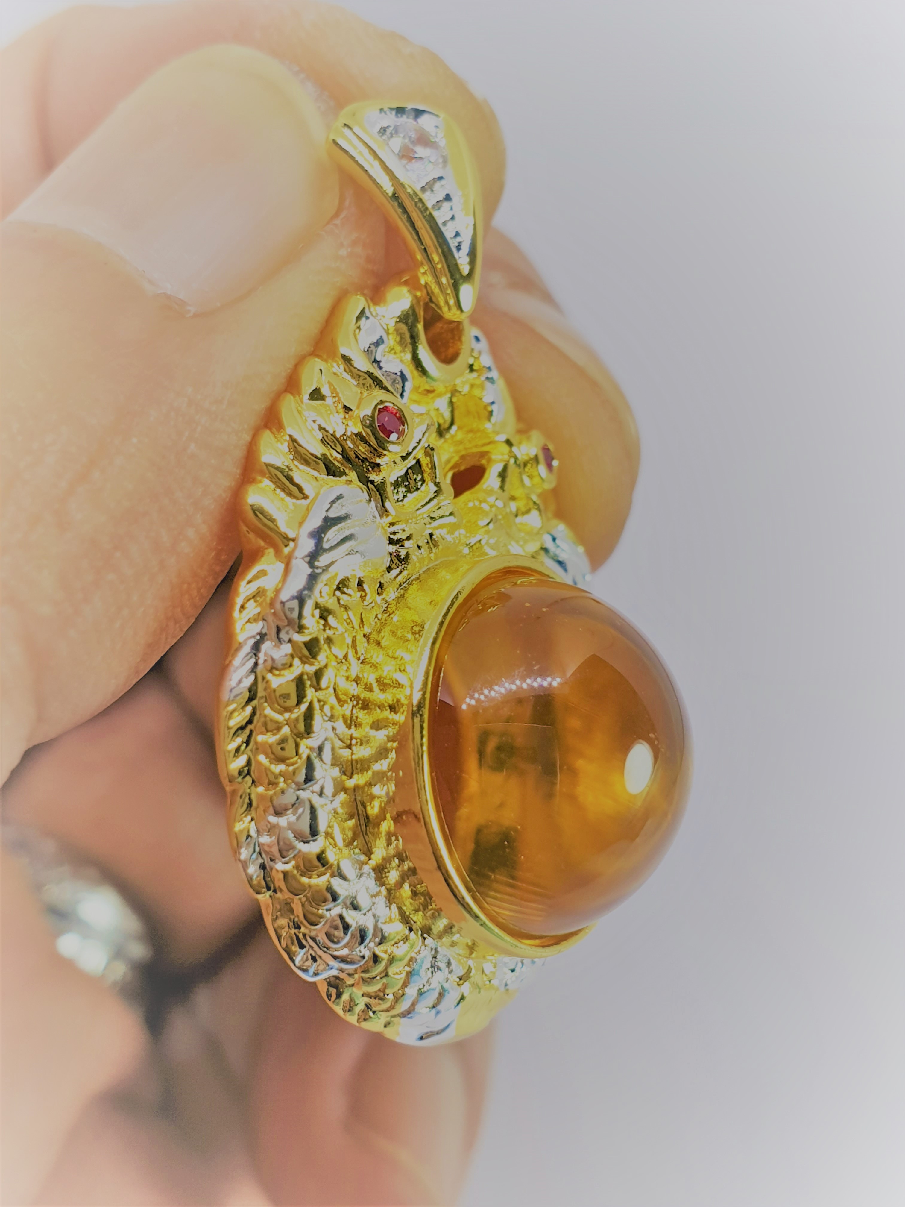 จี้ เพชรพญานาค มี6สี ม่วง เหลือง แดง ขนาดลูกแก้ว1.5cm. หุ้มทองแท้หนา 5 ไมครอน ไม่ลอก ไม่ดำ สามารถใส่อาบน้ำได้ ช่วยโชคลาภ