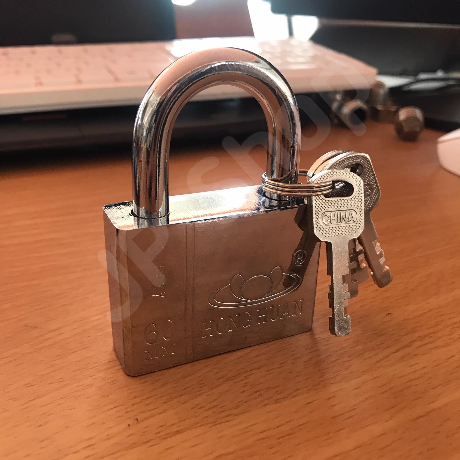 กุญแจล็อคบ้าน ล็อคครัว ล็อคอเนประสงค์ 60 มม. ล็อคแน่นหนา คงทน ราคาถูก สนใจสั่งซื้อได้เลย ห่วงสั้น #907