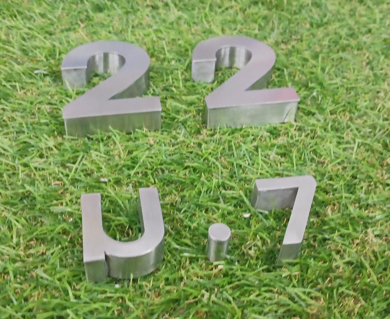 อักษรเเสตนเลสบ้านเลขที่ '' 22 ม.7 ''