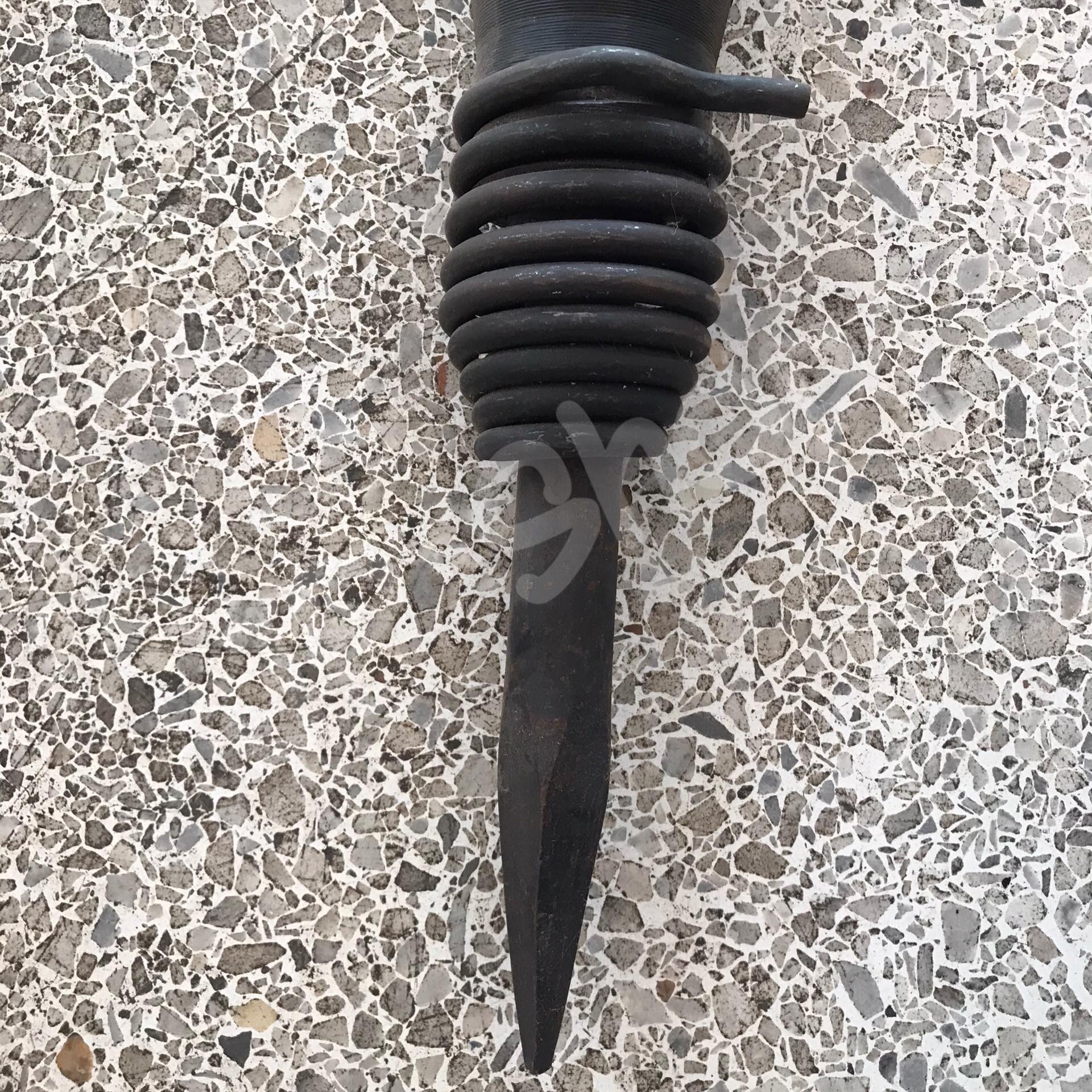 แย็กลม สำหรับแย็คปูนในรถโม่ เครื่องสกัดคอนกรีตใช้ลม เครื่องเจาะคอนกรีต พร้อมเข็มเจาะ ขนาด 540*180*120มม. น้ำหนัก 10 kg. โกดังประเทศไทย