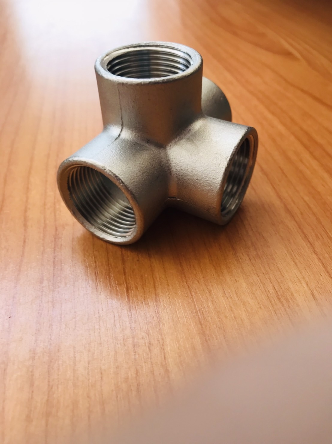 ข้อต่อสี่ทางเกลียวใน สแตนเลส 304 ขนาด 3/4 นิ้ว #17536