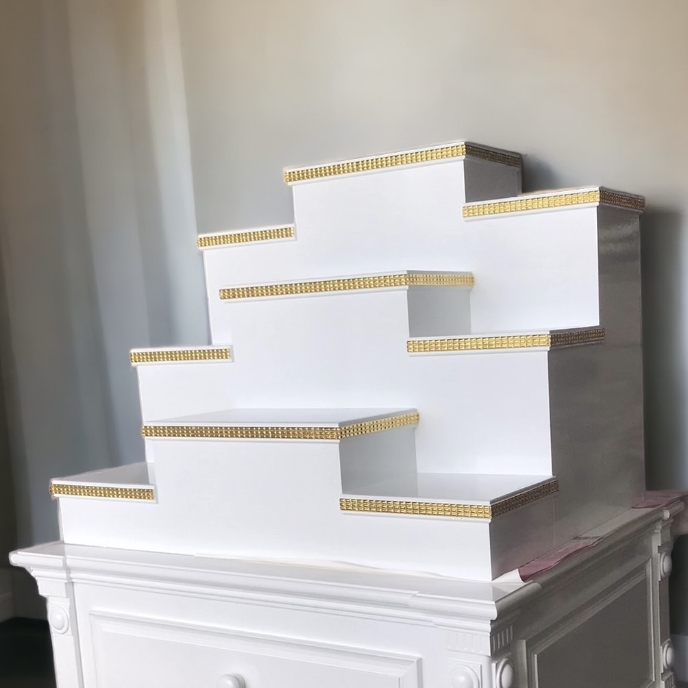 ตู้พระแบบเตี้ย 7x8 ขั้นบันได 9 ขั้น พิกุลขาว