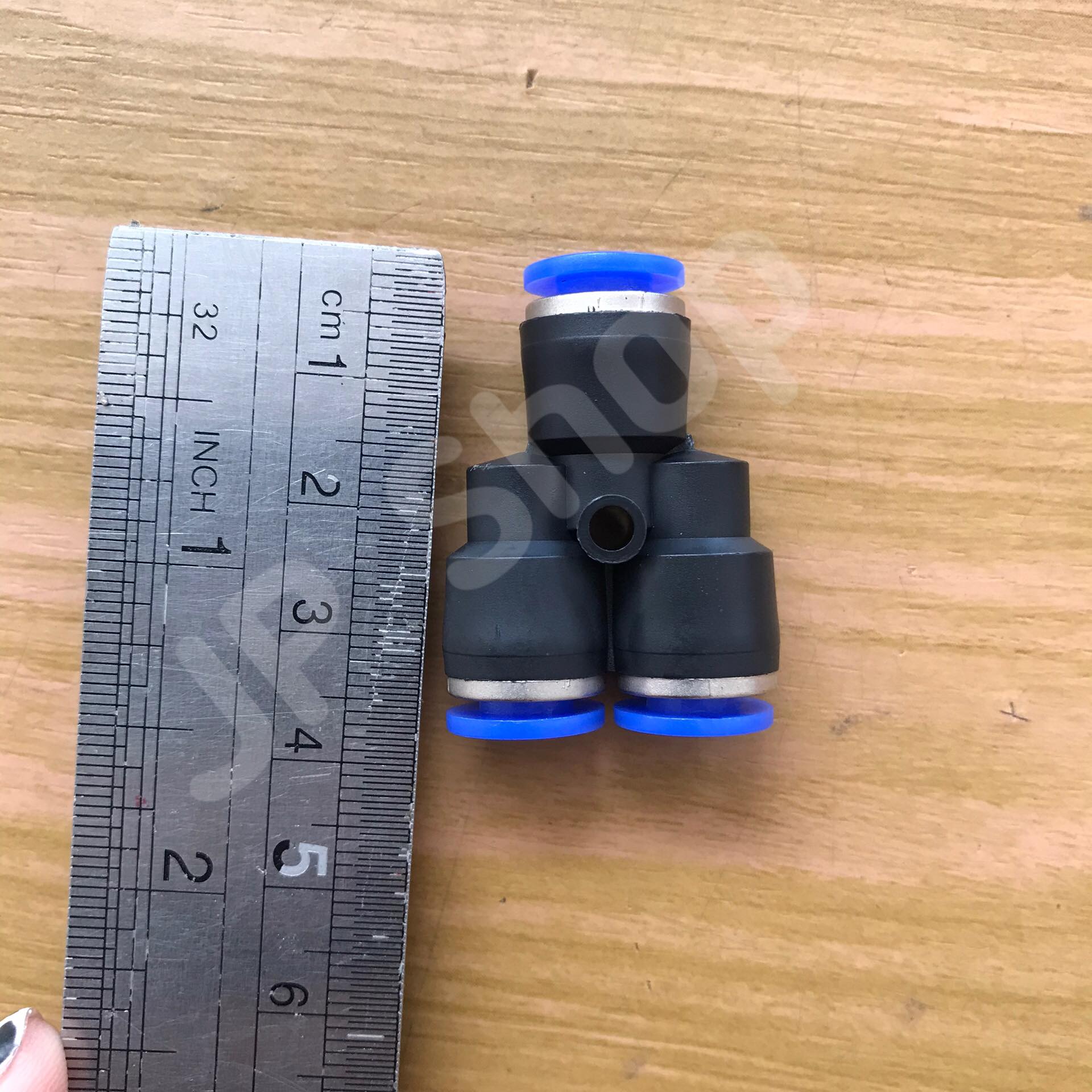 ข้อต่อลม 3 ทางวาย ฟิตติ้งเมติกส์แบบสามทางวาย ขนาด 06 มม. ใช้กับสายลม 06 มม. แพค 10 ตัว #0406