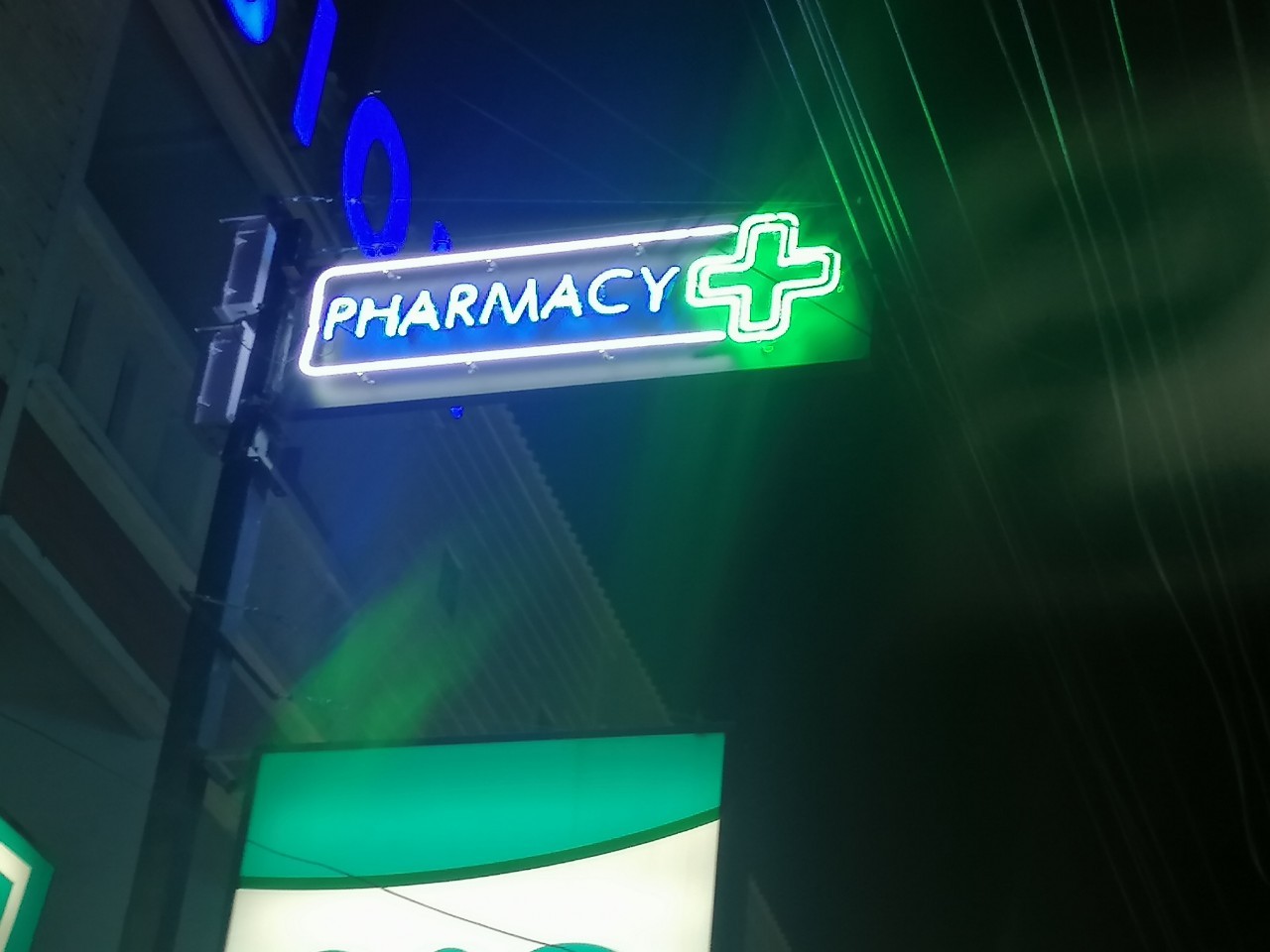 ไฟนีออน เฟค