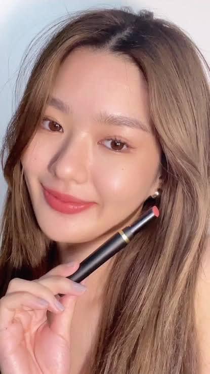 MAC Powder Kiss Velvet Blur Slim Stick 2g. (limited edition) สี Peppery Pink ของแท้