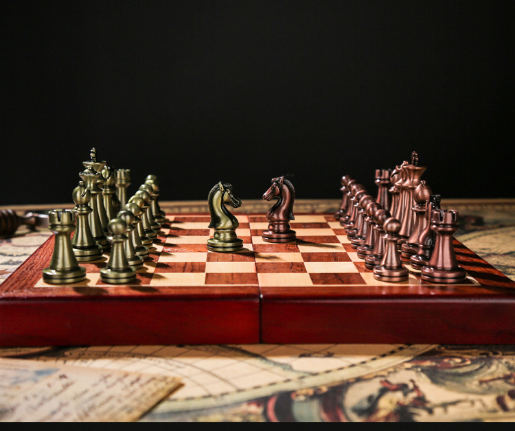 ชุดหมากรุกสากลไม้พับ (ตัวMetal สีgreen bronze & red bronze) Wooden Chess Set