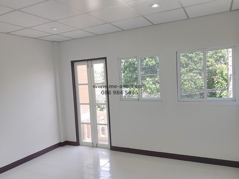 ขายและเช่า ทาวน์โฮม ถ.เพชรเกษม 67/1 แขวงหลักสอง เขตบางแค กรุงเทพ / พื้นที่ 3 ชั้น 20 ตารางวา