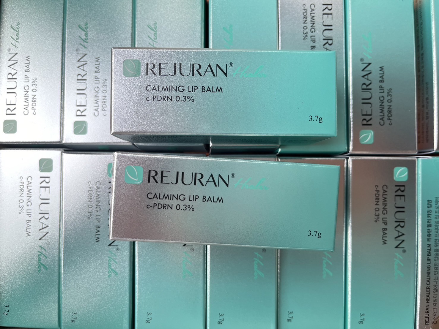 REJURAN Healer Calming Lip Balm 3.7g. เรจูรัน ลิปบำรุงริมฝีปาก