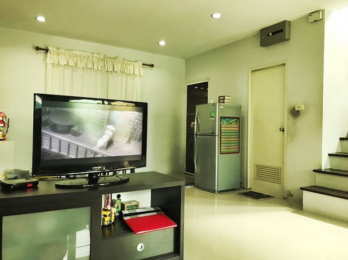 ขายบ้านแฝด ม.วิเศษสุขนคร 19 เฟส 2 ถ.พระราม 2 ซ.วัดพันท้ายนรสิงห์ ต.พันท้ายนรสิงห์ อ.เมือง สมุทรสาคร / พื้นที่ 2 ชั้น 35.9 ตารางวา